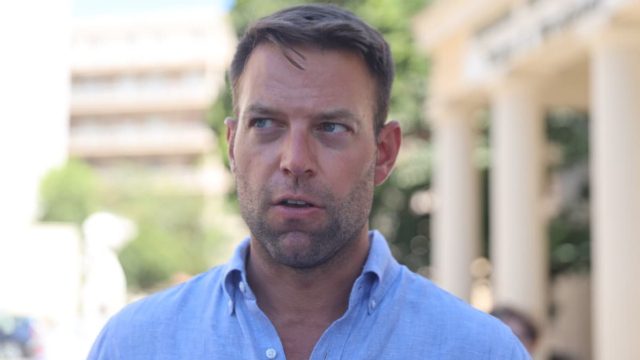 ΣΥΡΙΖΑ: «Πόλεμος» για την έδρα – Οι «5» που πρέπει να φύγουν για να μπει ο Κασσελάκης στη Βουλή (video)