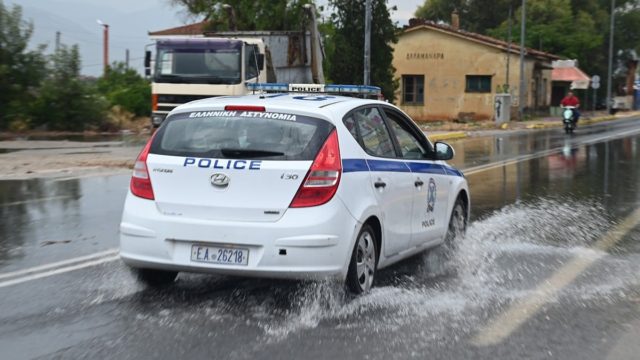 Θεσσαλονίκη: 41χρονη γιαγιά παράτησε το εγγονάκι της στο δρόμο – Το βρήκαν οι αστυνομικοί