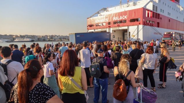 Η Ίμπιζα… πιο φθηνή από την Ικαρία: Τα ακτοπλοϊκά έχουν πάρει «φωτιά», η ακρίβεια «θερίζει» και οι επαγγελματίες του χώρου βλέπουν «περίεργη» τη σεζόν