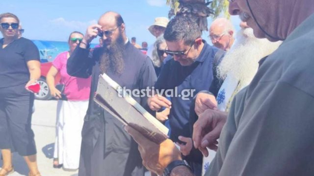 Τραγωδία στη Χαλκιδική: Σε βουβό πόνο το τρισάγιο στη μνήμη του 19χρονου Γιάννη που σκοτώθηκε στο λούνα παρκ του τρόμου