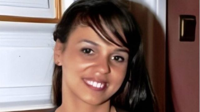 Από τον καταυλισμό στο πανεπιστήμιο: Η Ειρήνη η Τσιγγάνα που διάβαζε με τον φακό στα χέρια είναι παράδειγμα προς μίμηση