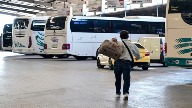 Απίστευτο: Έκρυβε τρία κιλά ηρωίνη στη βαλίτσα του – Τον έπιασαν την ώρα που κατέβαινε από υπεραστικό λεωφορείο