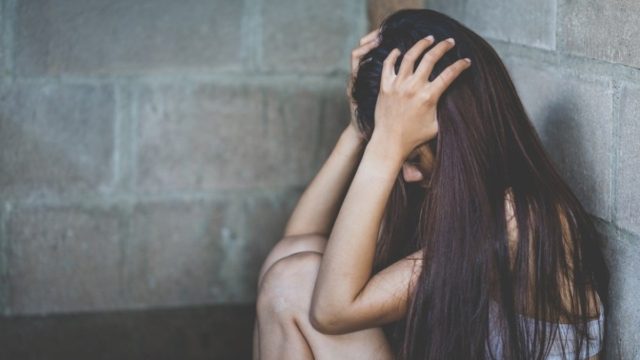 Φρίκη στον Κολωνό: Τουλάχιστον 10 φορές είχε κακοποιήσει την 16χρονη ο 44χρονος πατέρας που συνελήφθη