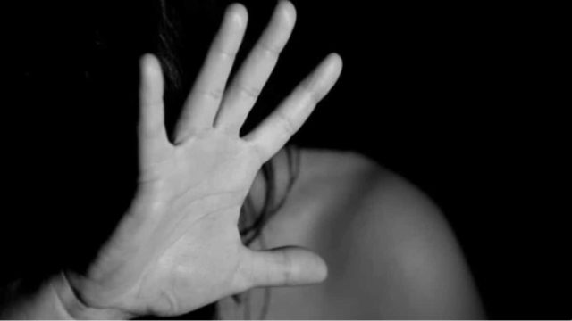 Σοκ στη Σαντορίνη: Έσπρωξε την έγκυο σύντροφό του και χτύπησε στην κοιλιά της – Μεταφέρθηκε στο νοσοκομείο