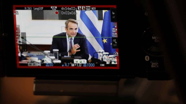 Πατάει «γκάζι» η κυβέρνηση: Σύσκεψη για τα σχολεία, «μικρές νίκες» στη μάχη με την ακρίβεια