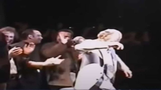 «Τρίζουν τα πατώματα»: Το τελευταίο ζεϊμπέκικο του μεγάλου Γρηγόρη Μπιθικώτση που κάνει ακόμη τη γη να σείεται