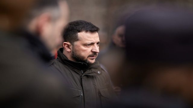 Μήνυμα Ζελένσκι προς Μόσχα με video υπερπαραγωγή μέσα από το δάσος: «Ήθελε να μας καταστρέψει – Ο πόλεμος επιστρέφει στη Ρωσία, θα μάθει τι σημαίνει αντίποινα»