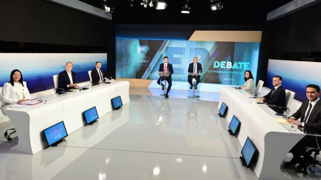 Η φωτογραφία της ημέρας: Η «μάχη των 6» του ΠΑΣΟΚ