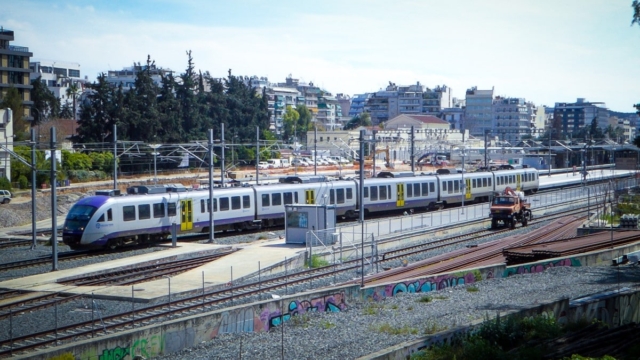 Παραλίγο τραγωδία: Ακινητοποιήθηκε αμαξοστοιχία με 80 επιβάτες στο Διακοπτό γιατί έπεσε δέντρο