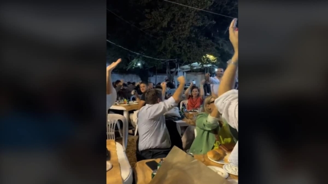 Δεν υπάρχει: Ο Νίκος Ανδρουλάκης πήγε στην Ξάνθη και έγινε πανζουρλισμός με τον ύμνο του ΠΑΣΟΚ, το «Καλημέρα ήλιε» (video)