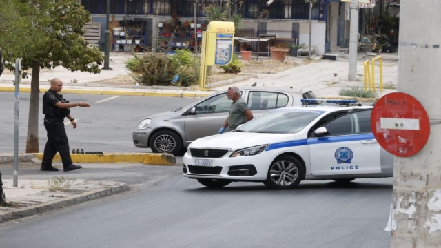 Κερατσίνι: Άφαντοι οι δράστες με την τσάντα «οπλοστάσιο» – Τι εξετάζουν οι Αρχές