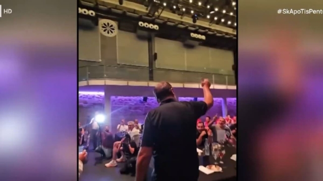 Γλεντζές Αταμάν: Χόρεψε κυπριακό χορό στο gala του τουρνουά της Λευκωσίας όπου παίζει ο Παναθηναϊκός (video)