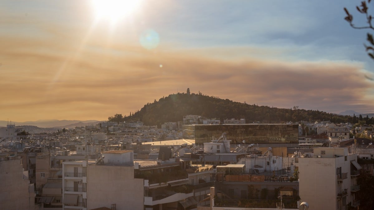 Τραγική η κατάσταση στην Κορινθία: Στα 32 χιλιόμετρα το μέτωπο – Ο καπνός από την φωτιά έφτασε στην Αττική