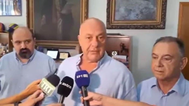 Κακό χιουμοράκι του Μπέου για τα νεκρά ψάρια στον Βόλο: «Έχουμε και ψάρι από τη λίμνη Κάρλα με σκορδαλιά, για να μην έχει μυρωδιά» (video)