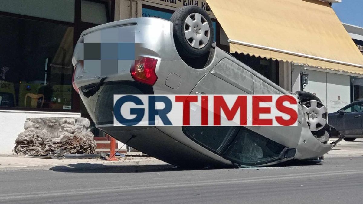 Θεσσαλονίκη: Αυτοκίνητο τούμπαρε σε κεντρική λεωφόρο (Video)