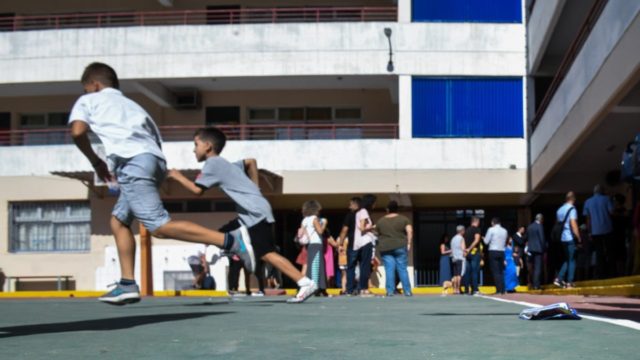 Σοκ στο Λαύριο: Μαχαίρωμα μαθητών έξω από το ΕΠΑΛ της πόλης – Δύο ανήλικοι τραυματίες, 16χρονος ο δράστης