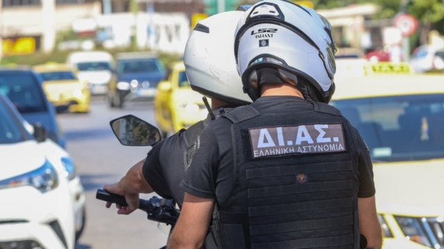 Φρίκη στη Νίκαια: «Άντρας» βίaσε τη γυναίκα του και χτύπησε με μπουνιά την 9χρονη κορούλα του