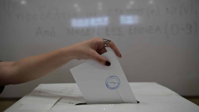 Δημοσκόπηση GPO: Πρωτιά για Μητσοτάκη αλλά με απώλειες – Οι ψηφοφόροι θέλουν πίσω τον Τσίπρα, πιο δημοφιλής ο Κουτσούμπας
