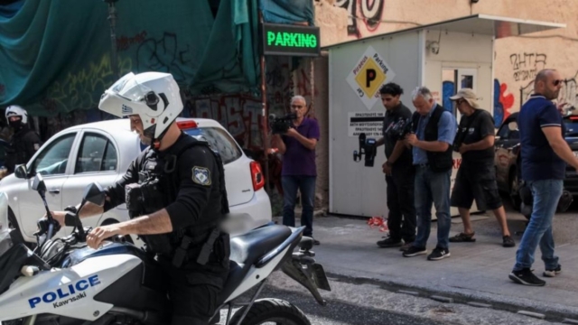 Ισόβια στον 69χρονο για την εκτέλεση του παρκαδόρου στον Πειραιά – Προσπάθησαν να τον λιντσάρουν, «Καθίκι, ψόφα» (video)