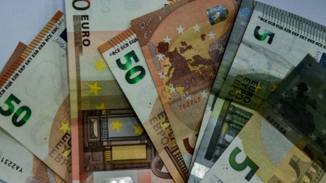 Τεράστια ανάσα: Έκτακτο επίδομα Χριστουγέννων – Ποιοι το δικαιούνται
