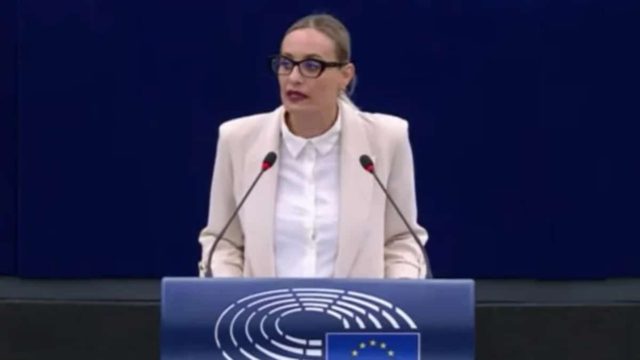 Ελεονώρα Μελέτη: «Τα ρούχα που φορούσα στην τηλεόραση δεν είναι του χαρακτήρα μου»