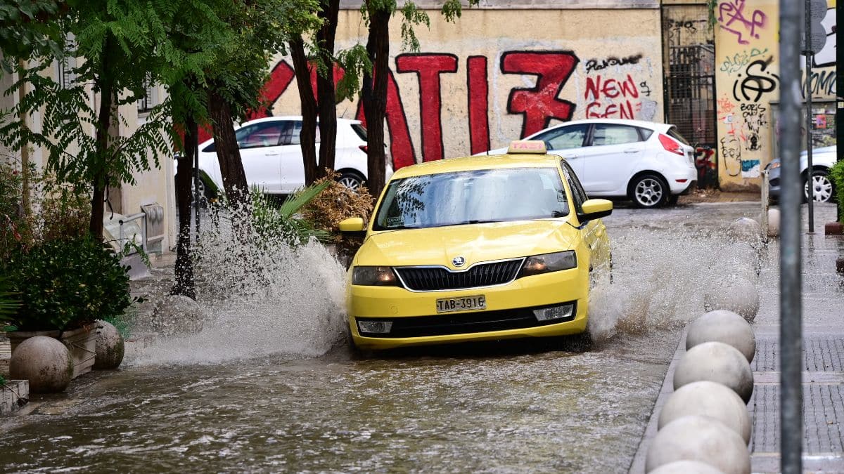 Συνεχίζει η επέλεση της κακοκαιρίας Atena – Οι πλημμύρες και τα προβλήματα που έφερε (video)