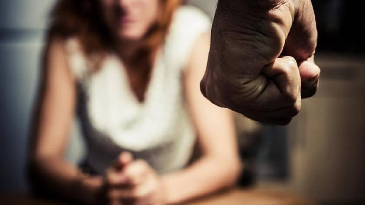 Σάλος στην Ηλεία: Έδειρε την εν διαστάσει σύζυγό του μπροστά στα παιδιά τους, τους χώρισε η κόρη τους – «Θα τα πάρεις στην κάσα σου»