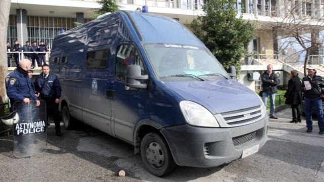 Θεσσαλονίκη: Για κακούργημα ο 46χρονος που παρέσυρε ζευγάρι με το παιδί τους… Αμέσως πριν το είχε «ρίξει» στα τσίπουρα