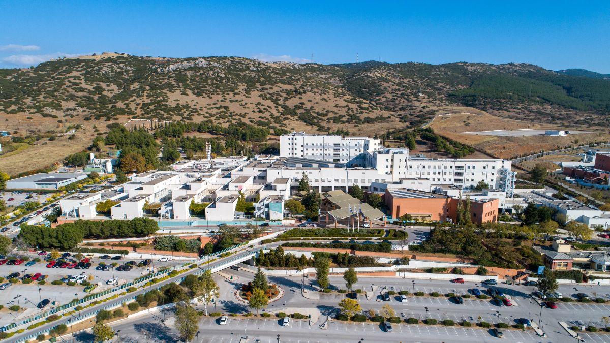Θεσσαλονίκη: Πήρε εξιτήριο το αγοράκι που παρασύρθηκε από Ι.Χ – Δεν γνωρίζει τι έχει συμβεί στους γονείς του