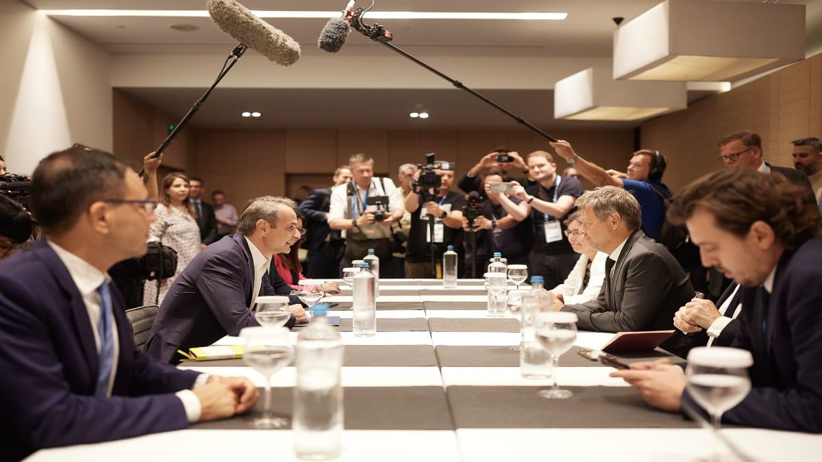 Στη Θεσσαλονίκη για τη ΔΕΘ ο Κυριάκος Μητσοτάκης: Δέχθηκε συγχαρητήρια από τον αντικαγκελάριο της Γερμανίας για την πορεία της ελληνικής οικονομίας