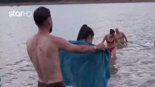 Αποκαλυπτικό πλάνο στη Φάρμα – Βγήκε με μικροσκοπικό στρινγκ μαγιό! (ΒΙΝΤΕΟ)