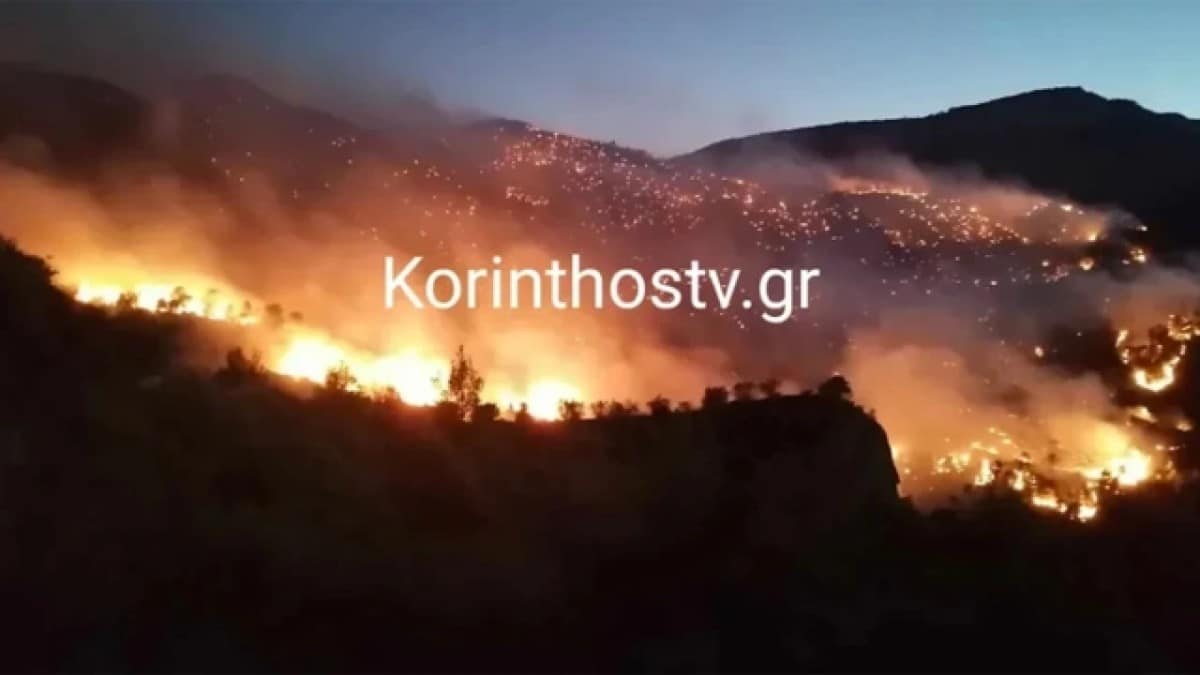 Πύρινη λαίλαπα στο Ξυλόκαστρο: Οι άνεμοι δυσκολεύουν την κατάσβεση – Ενισχύονται οι πυροσβεστικές δυνάμεις (video)