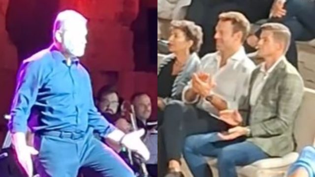 Του «υποκλίθηκε» μέχρι και ο Κασσελάκης: Η στιγμή που χειροκροτά τον Γκλέτσο ενώ εκείνος τον κοιτά χορεύοντας ζεϊμπέκικο (video)