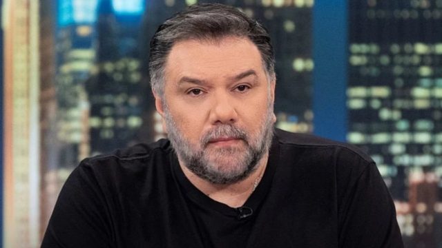 Προκαλεί ερωτηματικά ο Γρηγόρης Αρναούτογλου: «Παίρνω δέκα φάρμακα, αλλά εννοείται θα ξαναφάω από εκεί που έπαθα δηλητηρίαση»