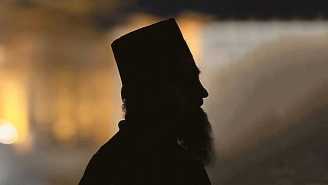 «Της απαγόρευε να πλυθεί» – Ασύλληπτες αποκαλύψεις για τον ιερέα που κακοποιούσε την πρεσβυτέρα στην Κρήτη