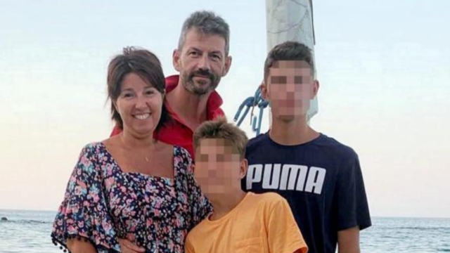 «Τους χτυπούσα στον λαιμό γιατί δεν ήθελα να υποφέρουν» – Με 68 μαχαιριές σκότωσε ο 17χρονος την οικογένειά του, οι περισσότερες στον αδελφό του