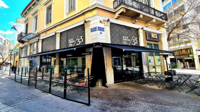 Just Made 33: Το γωνιακό στέκι που είναι talk of the town – Ιδανικό για όλες τις ώρες της ημέρας
