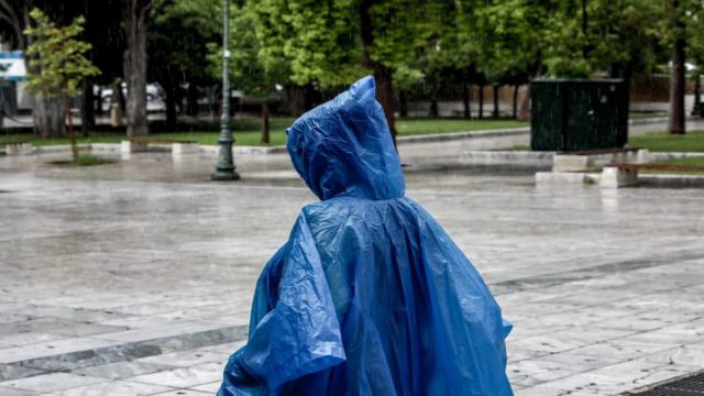 Καιρός σήμερα 23/9: Με το βλέμμα στον… εμποδιστή αντικυκλώνα – Πού και πότε που θα «χτυπήσει»