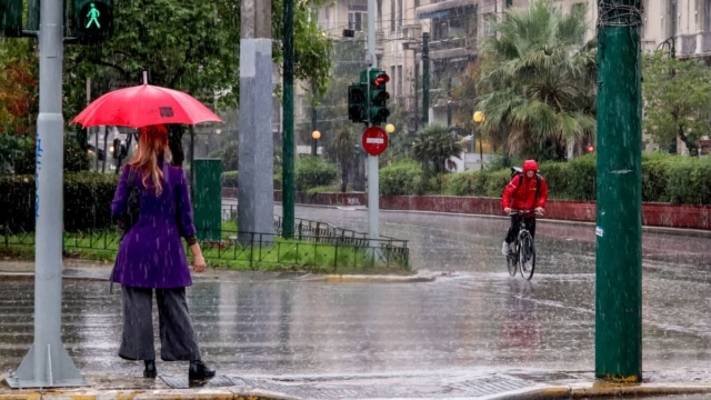 Καιρός: Ανατροπή δεδομένων το Σαββατοκύριακο με ισχυρές καταιγίδες και κεραυνούς – Νέο κύμα από Ιταλία έρχεται την Δευτέρα