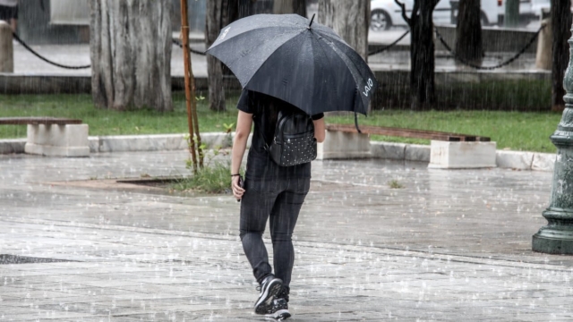 Έκτακτο δελτίο επιδείνωσης από την ΕΜΥ: «Σκεπάζει» τη χώρα η κακοκαιρία «Atena» – Πότε έρχεται, ποιες περιοχές θα επηρεάσει