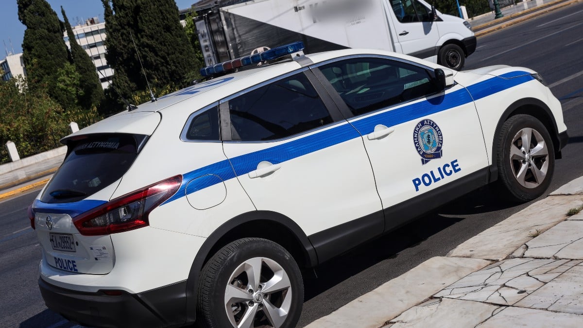Επεισοδιακή καταδίωξη στην Αττική Οδό: Αυτοκίνητο έσπασε τις μπάρες των διοδίων και μπήκε στο αντίθετο ρεύμα- Ξέφυγαν οι επιβάτες του