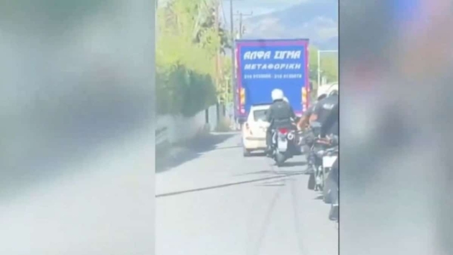 Κηφισιά: Βίντεο ντοκουμέντο από την επεισοδιακή καταδίωξη κλεμμένου ΙΧ – Εμβόλισε περιπολικό, από τύχη σώθηκε πεζός