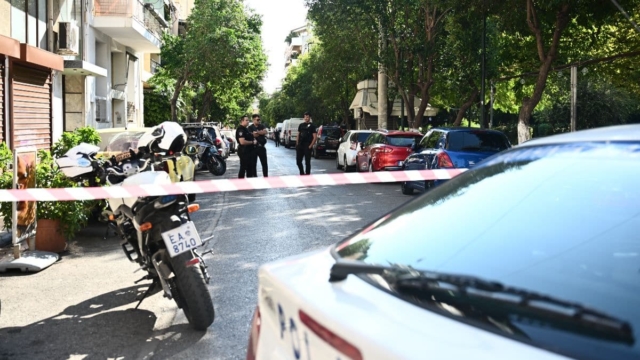 Πυροβολισμοί στον Κολωνό: Βγήκαν τα όπλα για προσωπικές διαφορές – Αναζητείται ο δράστης (video)