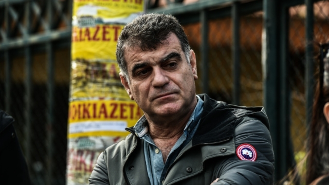 Βαξεβάνης για εξελίξεις στον ΣΥΡΙΖΑ: «Σφαχτείτε, ξεφτιλίστε και ξεφτιλιστείτε»