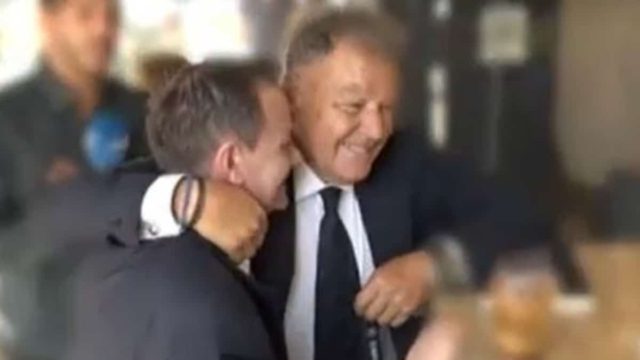 Όμοιος ομείω αεί πελάζει: Εγκάρδιες αγκαλιές και φιλιά Κούγια – Λύτρα μπροστά στην κάμερα του ΑΝΤ1 (video)