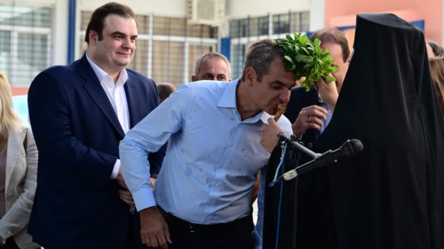 Σχολική χρονιά 2024: Στη Γλυφάδα για τον αγιασμό ο Κυριάκος Μητσοτάκης πριν μεταβεί στη Βιέννη (photos)