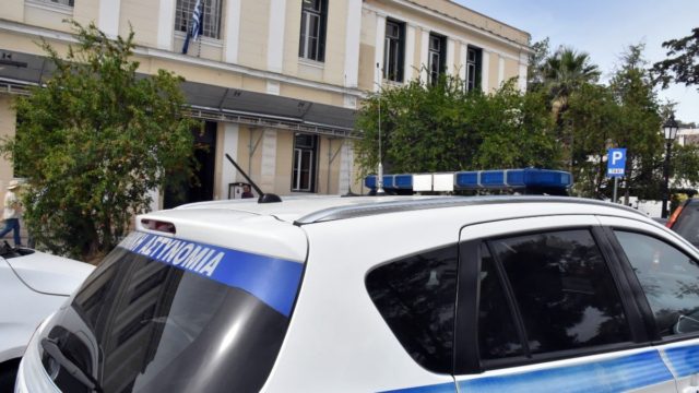 Σοκ στο Λαύριο: Ληστεία σε χρηματαποστολή έξω από κατάστημα παιχνιδιών – Έκλεψαν 1 εκατομμύριο ευρώ