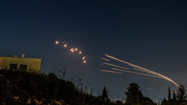 Αντίποινα Χεζμπολάχκατά Ισραήλ: «Βροχή» ρουκετών εναντίον στρατιωτικών εγκαταστάσεων – 8 νεκροί και 59 τραυματίες