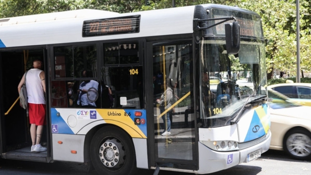Θεσσαλονίκη: Λεωφορείο παρέσυρε πεζό – Τραυματίστηκαν 3 επιβάτες