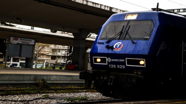 Αδιανόητα πράγματα στη Λιβαδειά: Τρένο έσερνε γυναίκα που πιάστηκε στις πόρτες – 2 συλλήψεις, παρέμβαση εισαγγελέα